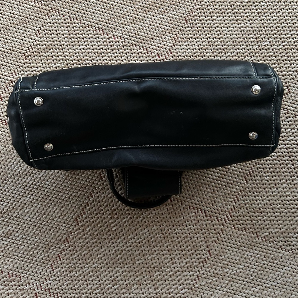 PERLINA Vintage Leather Shoulder Bag - Picture 4 of 9